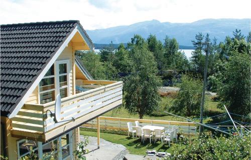Holiday Home Hatlestrand Hatlestrandsvegen V