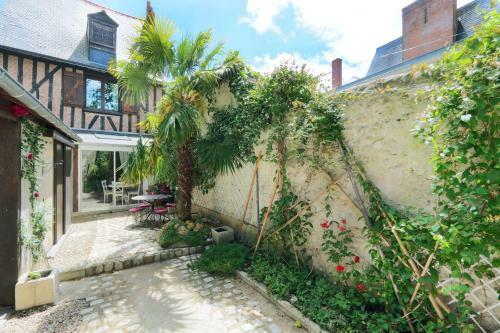 Apartamento Beautiful And Spacious T2 #tours #halles #courtyard