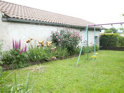 G�te Tramoyes, 3 Pi�ces, 4 Personnes - Fr-1-493-256