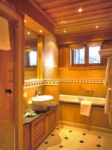 Val D Isere Chalet Sleeps 10