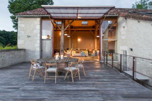 Verteillac Villa Sleeps 12 With Pool And Wifi