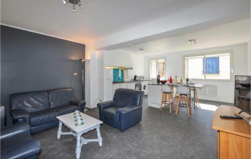 Awesome Apartment In Vin�a W/ 2 Bedrooms