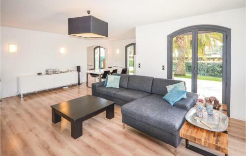 Five-bedroom Holiday Home In Valbonne