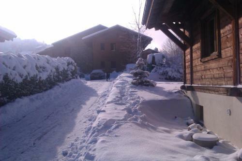 Brilliantly Located Spacious 4-bedroom Chalet