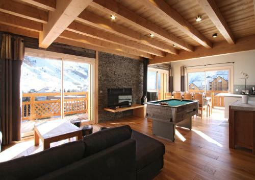 Chalet Grizzly