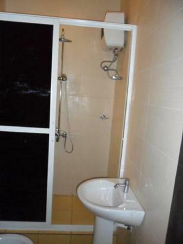 Hotel Swiss Cottage Suites