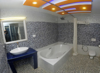 Royal Penguin Boutique Hotel & Spa 2