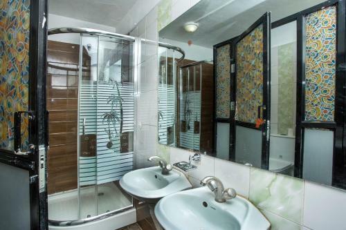 Shangri-la Boutique Hotel