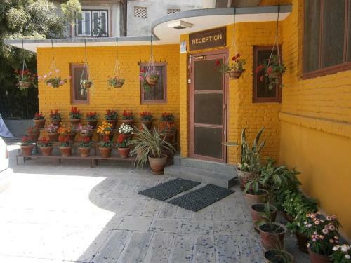 Hotel The Yellow House