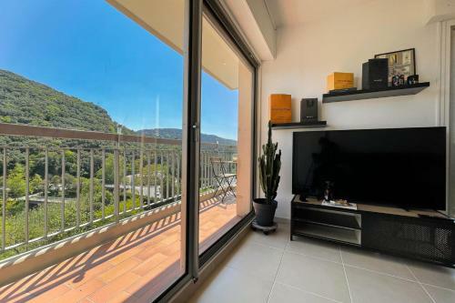 Beautiful Apartment With Private Pool And Balcony!