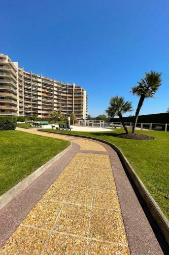 Beautiful Apartment With Private Pool And Balcony!