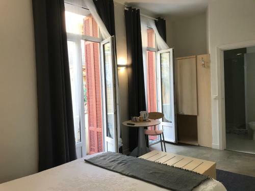 Azur Hotel