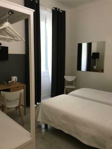 Azur Hotel