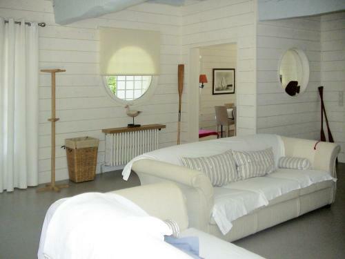 Holiday Home Les Cigales - Ach100