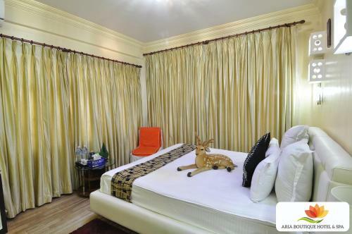 Royal Penguin Boutique Hotel