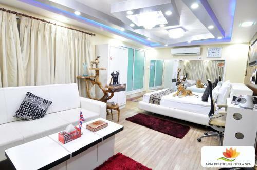 Royal Penguin Boutique Hotel