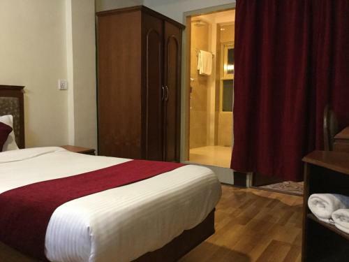 Hotel Trekkers Home