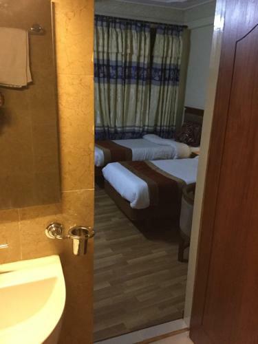 Hotel Trekkers Home