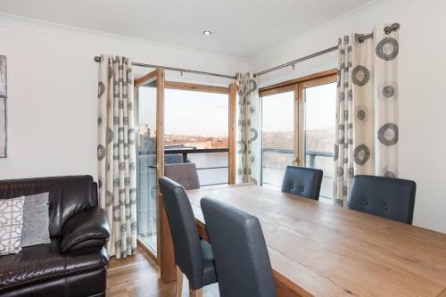 Executive Riverside 3 Bed Apartment