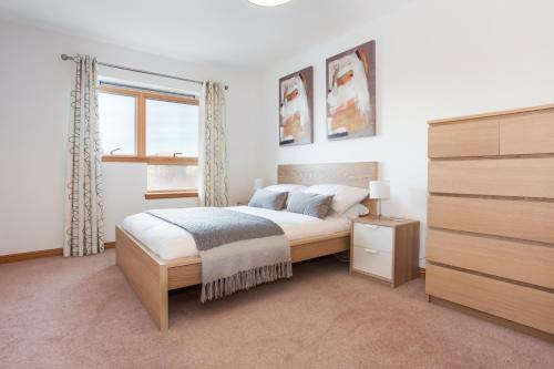 Executive Riverside 3 Bed Apartment