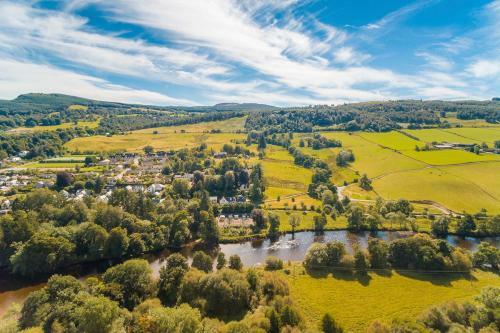 Aberfeldy Chateau Sleeps 18 Wifi