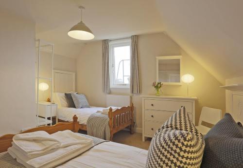 Aldeburgh Villa Sleeps 14 With Wifi
