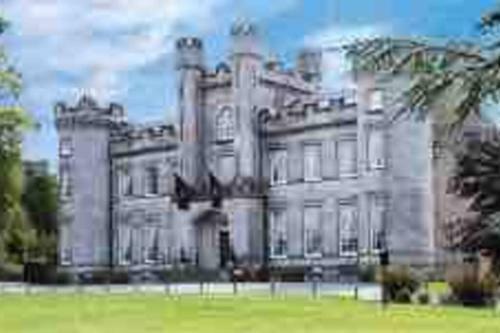 Villa The Parsonage Mansion At Dunmore Park