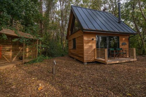 Alfriston Woodland Cabins - Badgers Rest Dogs