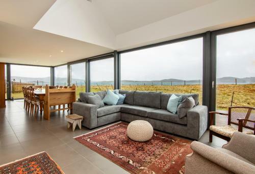 Luxury Coastal Retreat With Stunning Views