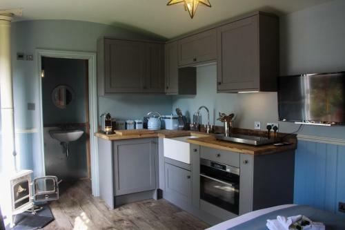 Dave Shepherd Hut