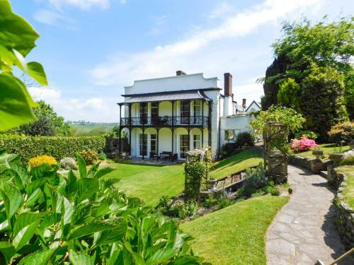 Barnstaple Villa Sleeps 24 Wifi