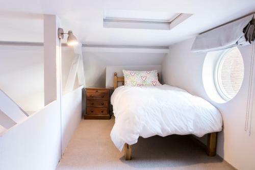 Beaulieu Villa Sleeps 12 With Wifi