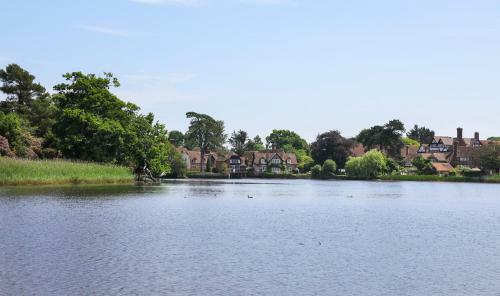Beaulieu Villa Sleeps 12 With Wifi