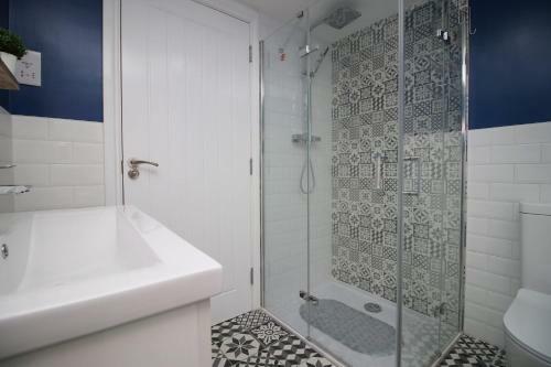 Stuarts Place Apartment B By Staybc