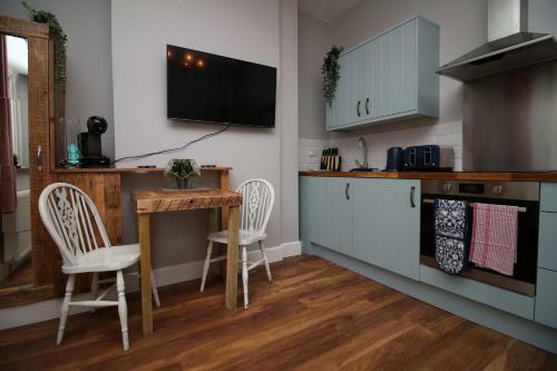 Stuarts Place Apartment B By Staybc