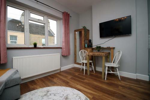 Stuarts Place Apartment B By Staybc