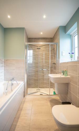 Impeccable 5-bed House In Bicester