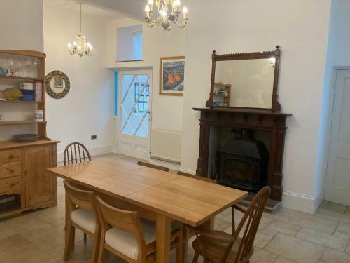 Stunning 4-bed House In Devon 10 Mins From Beach