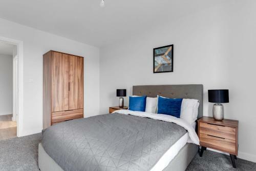 Stylish 2 Bed 2 Bath Apartment In Birmingham
