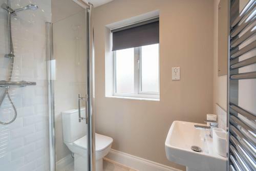 Fantastic 3br House In Birmingham With Garden