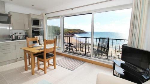 9_301b Redcliffe Apartments, Caswell Bay