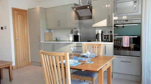 9_301b Redcliffe Apartments, Caswell Bay