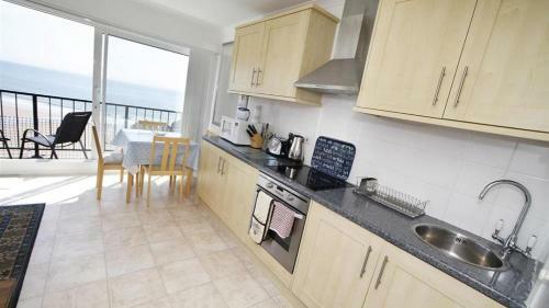 9_306b Redcliffe Apartments, Caswell Bay