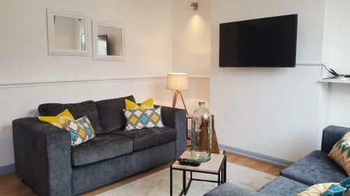 Ideal Home Away In Smithalls, Bolton