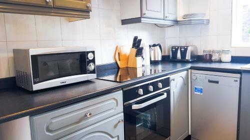 Ideal Home Away In Smithalls, Bolton