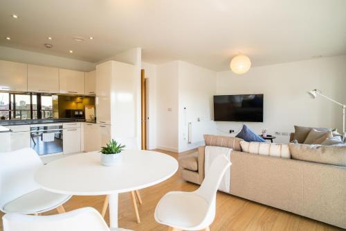 ? Modern Town Centre Apartment ?