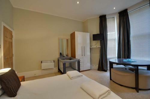 82 Westcliff Studio