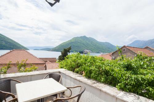 Apartments Perasto