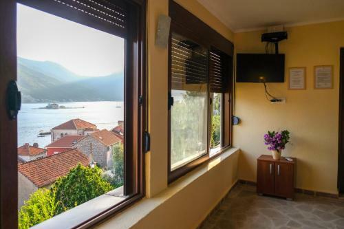 Apartments Perasto