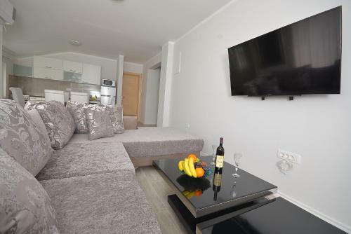 Apartments Mianiko